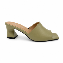 Mule Clara